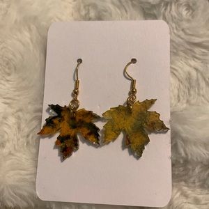NWOT Fall leaves earrings